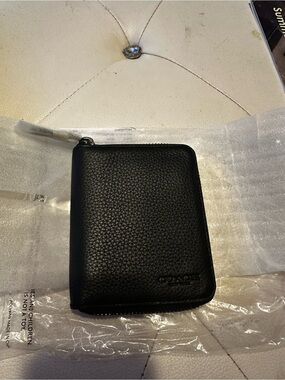 Coach Black Medium Zip around Leather Zip Wallet